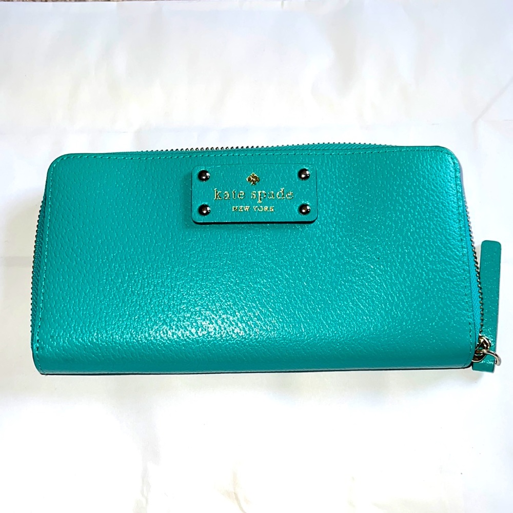 Kate Spade turquoise wallet in excellent condition